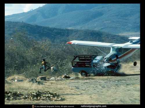 plane-hits-truck-AD001-50163-sw-640x480